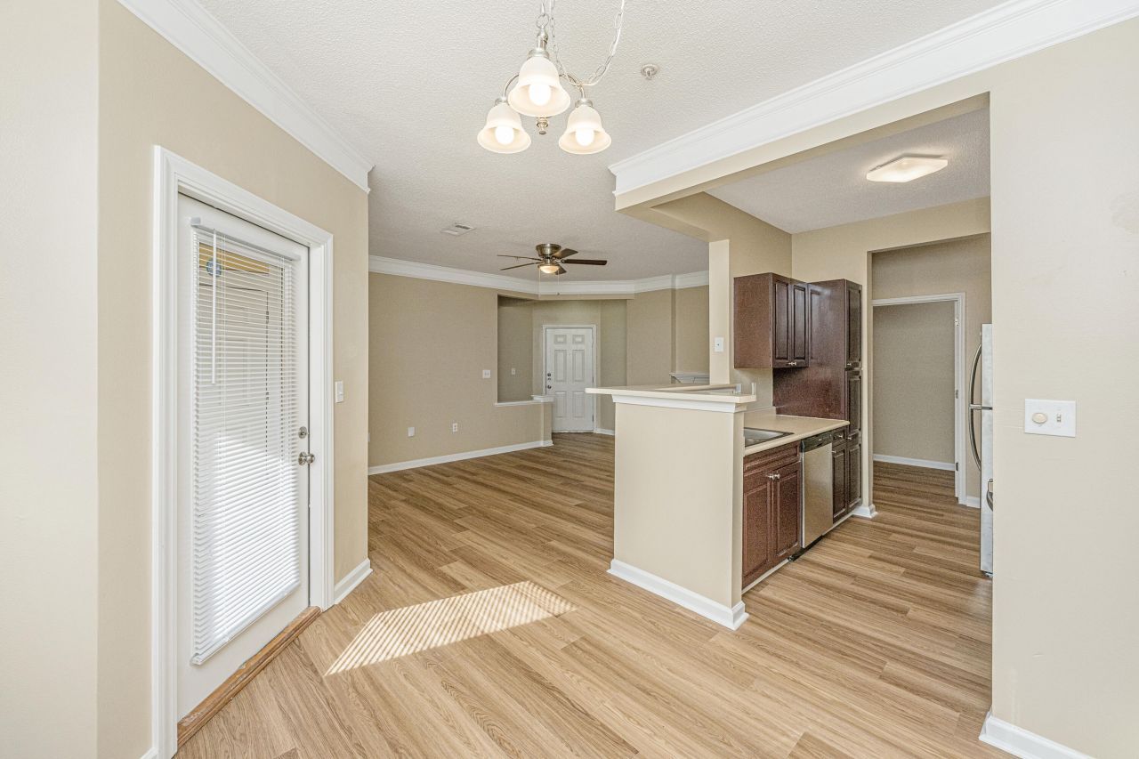 2127 Chatelain Way Photo 7