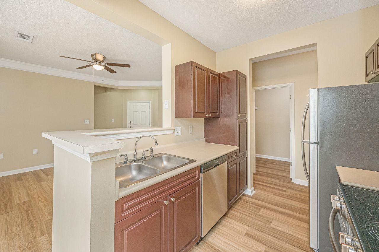 2127 Chatelain Way Photo 8