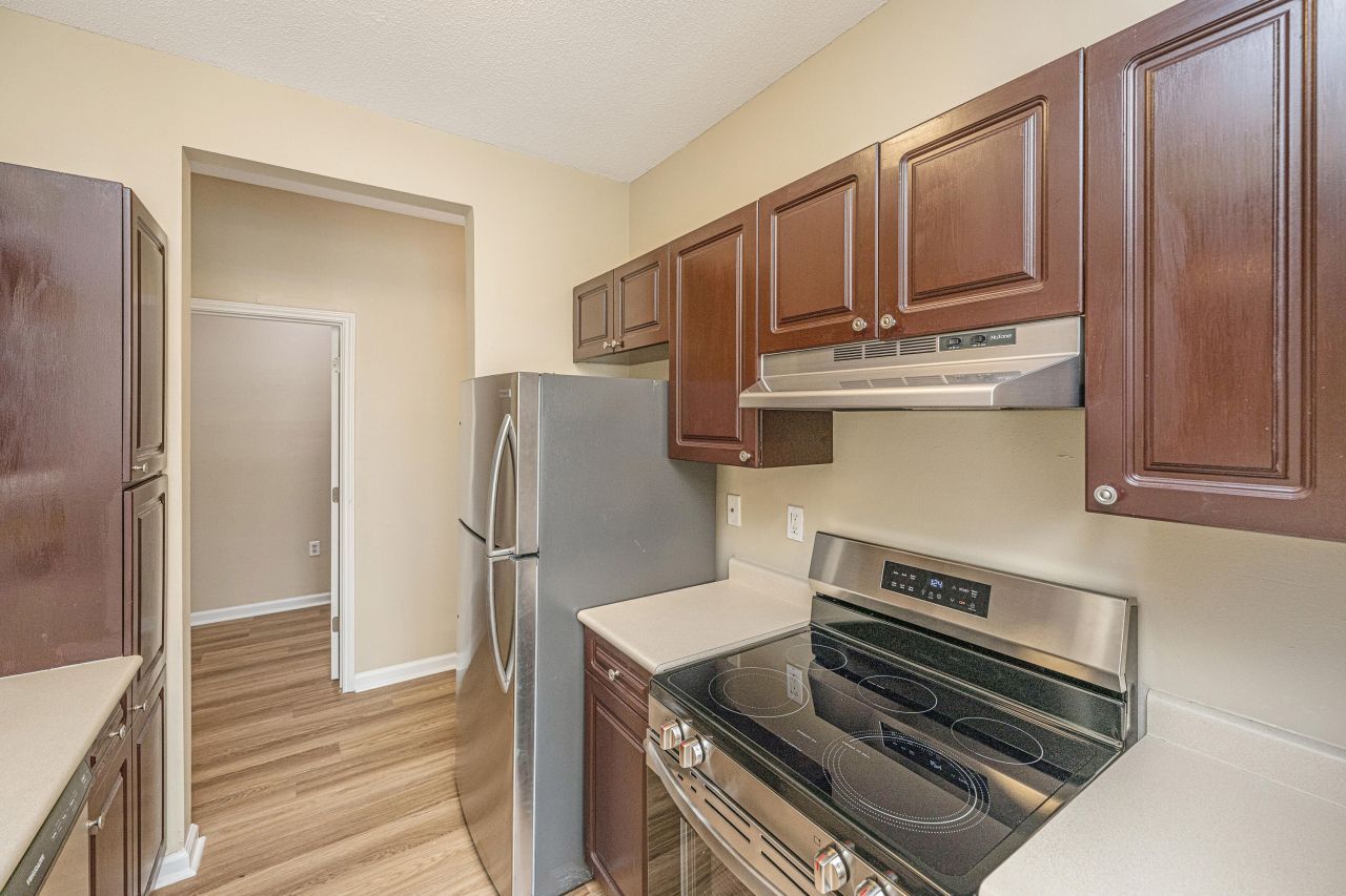 2127 Chatelain Way Photo 9