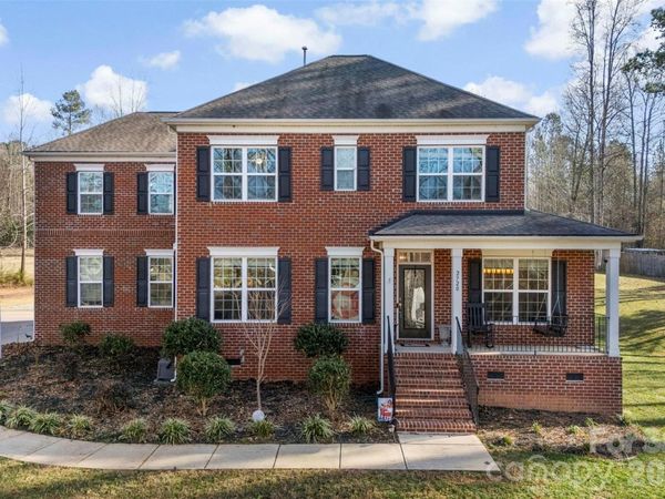 2720 Lakefront Drive, Belmont, NC 28012