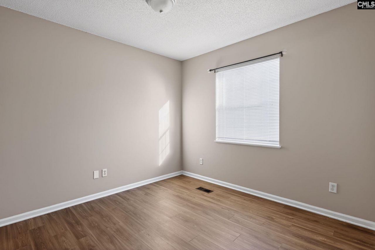 23 Lowescroft Circle Photo 11