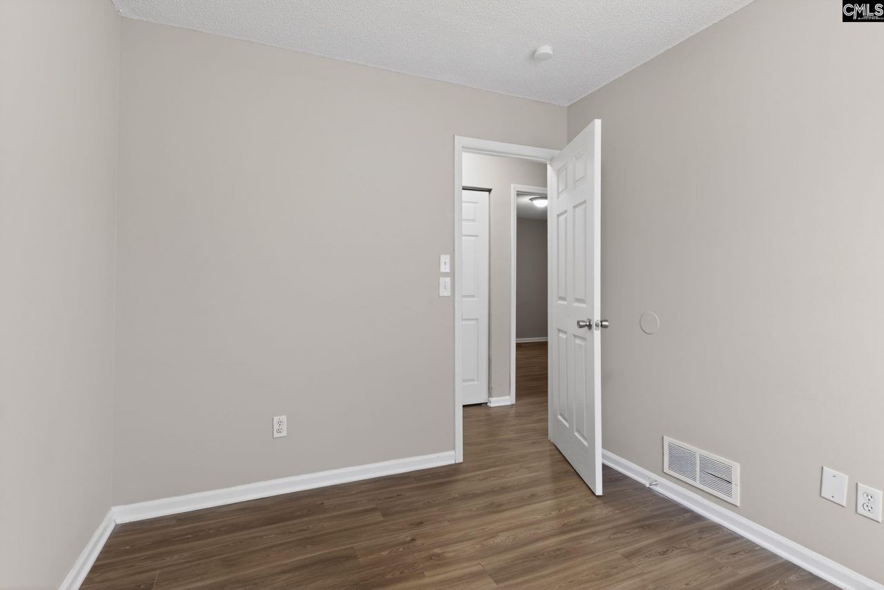 23 Lowescroft Circle Photo 13