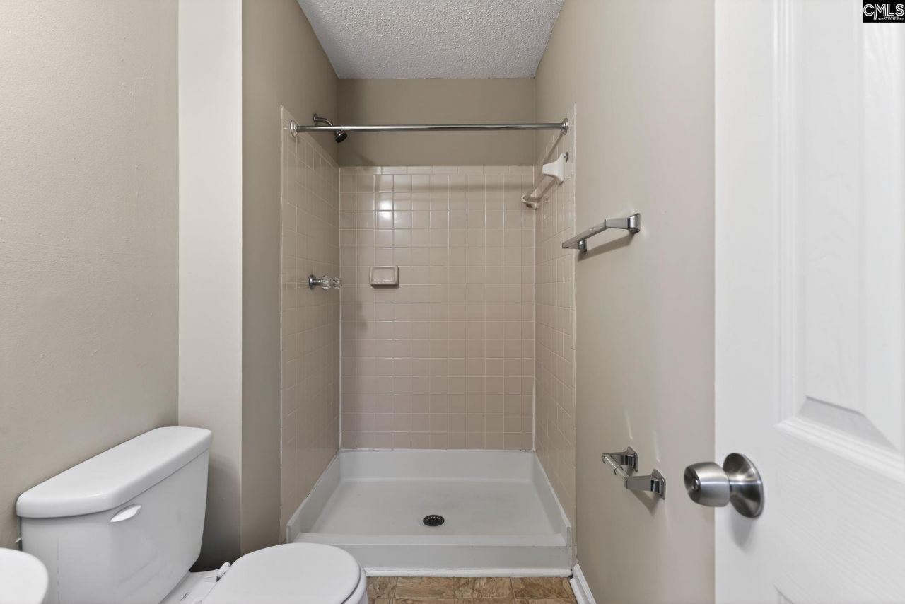 23 Lowescroft Circle Photo 24