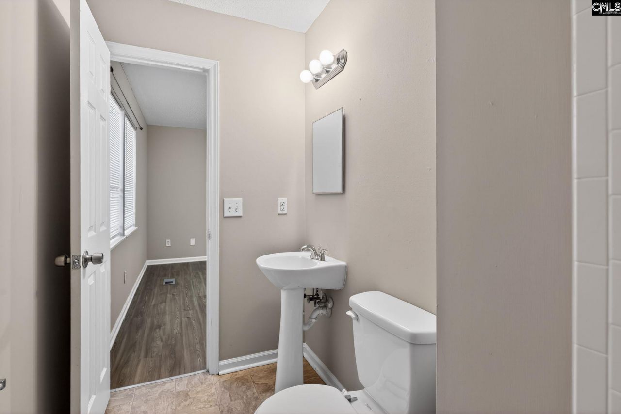 23 Lowescroft Circle Photo 26