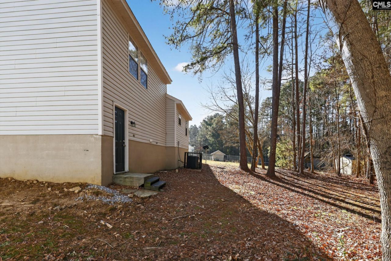 23 Lowescroft Circle Photo 5