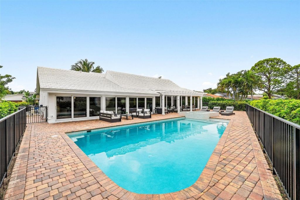 4877 Pineview Circle, Delray Beach, FL 33445 Photo