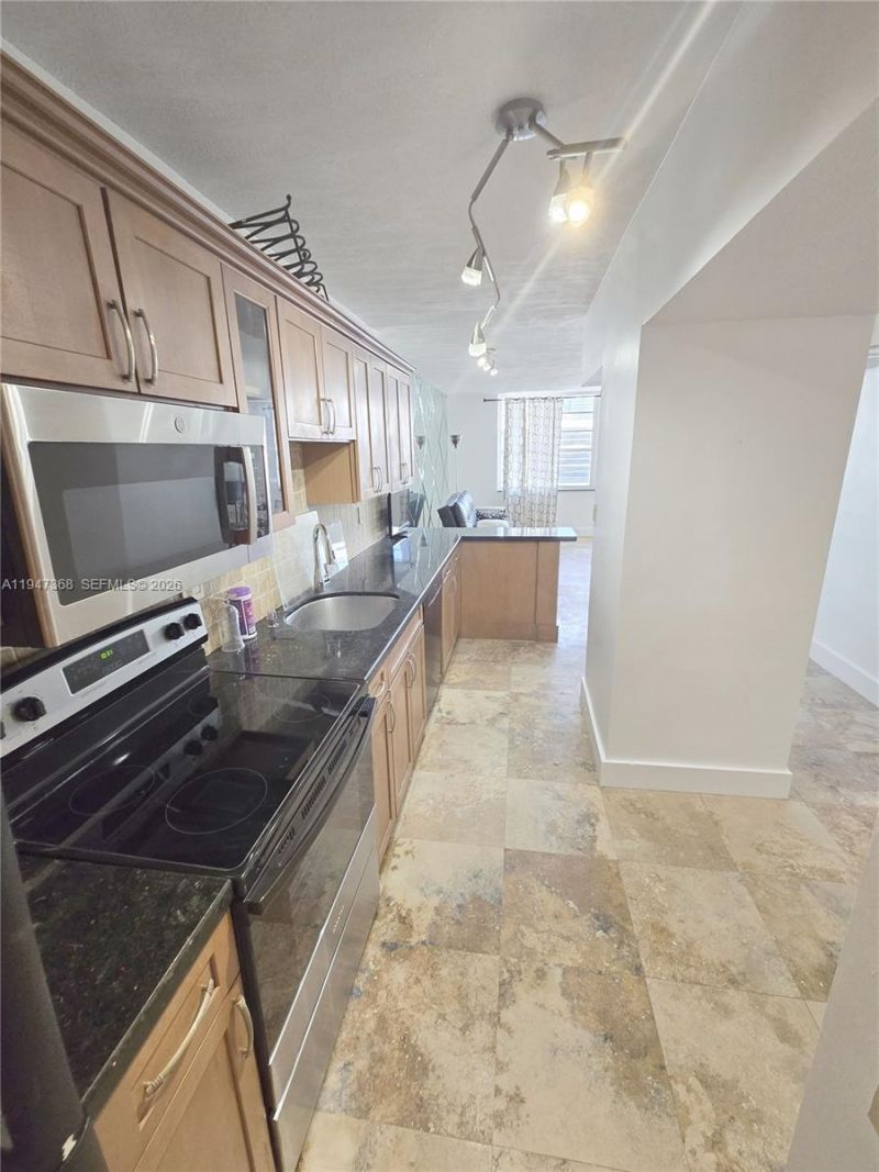 100 Lincoln Rd, Unit 1206, Miami Beach, FL 33139 Photo