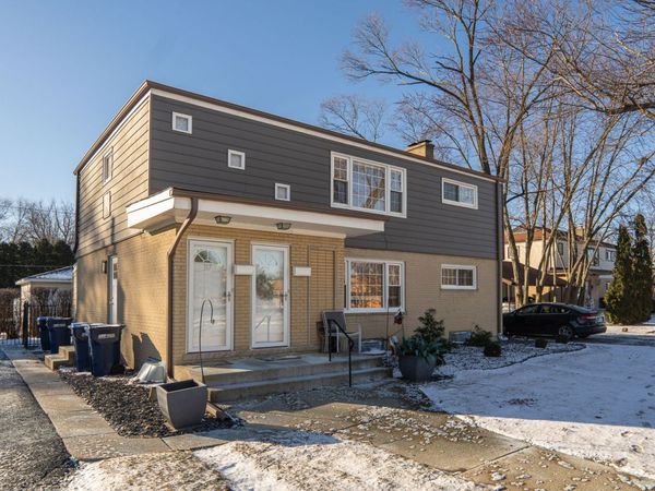 317 Burlington Avenue, Unit 2, Western Springs, IL 60558