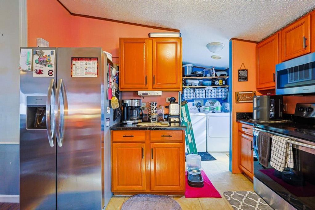 104 Persivant Dr. Photo 10