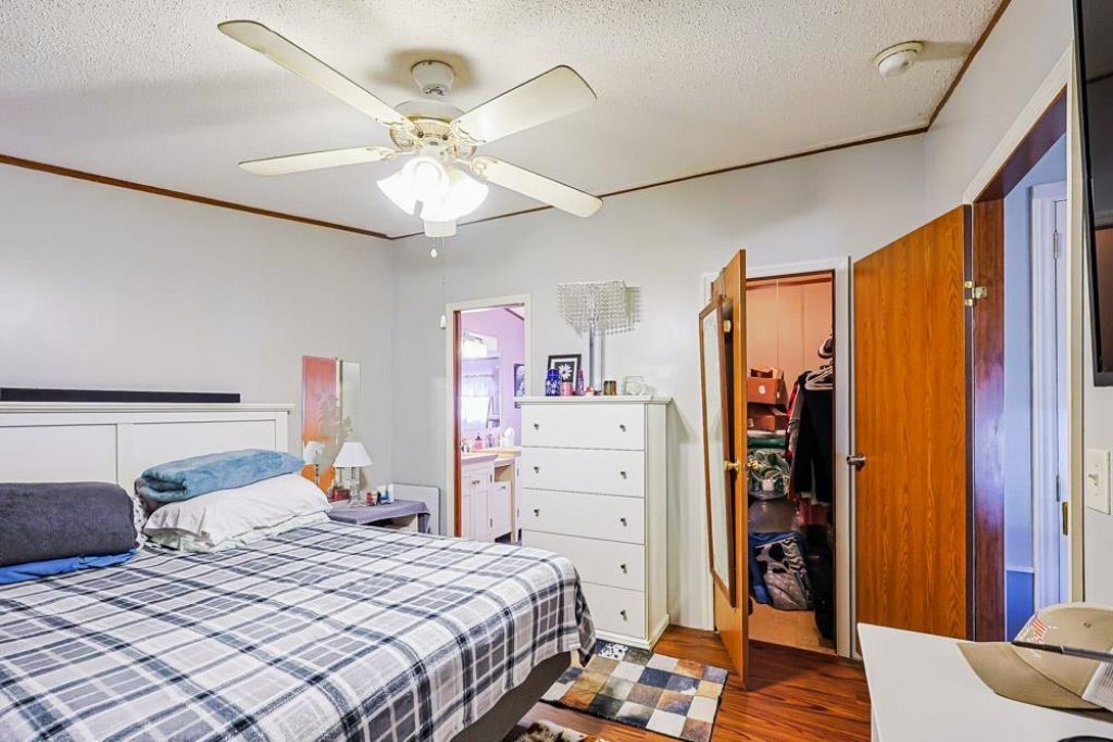 104 Persivant Dr. Photo 11