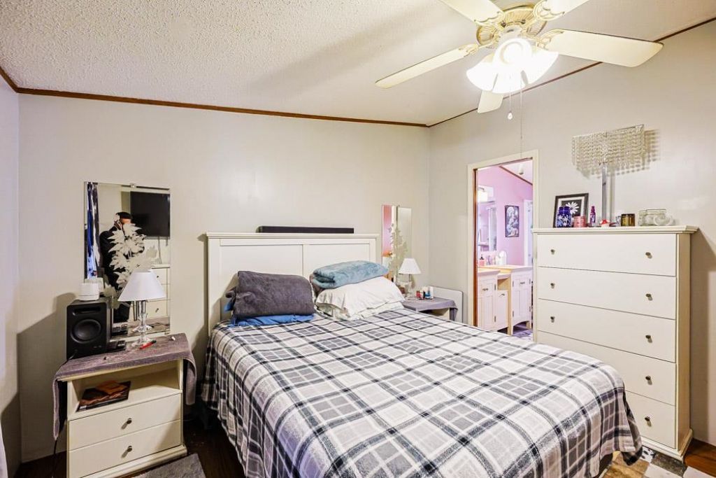 104 Persivant Dr. Photo 12