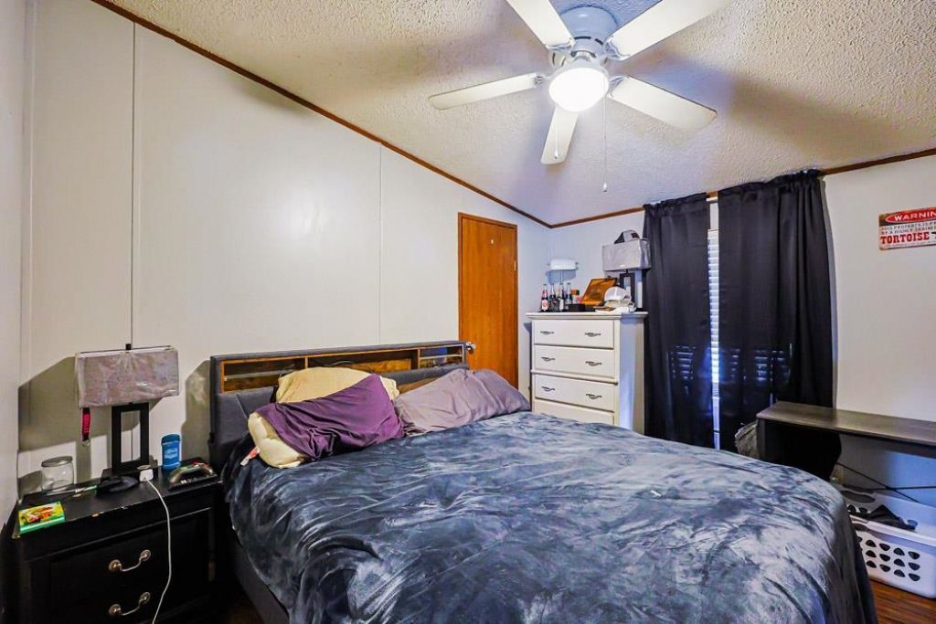 104 Persivant Dr. Photo 16