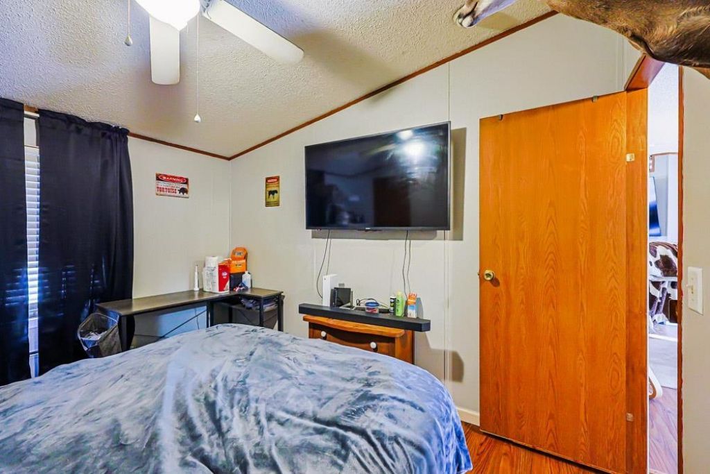 104 Persivant Dr. Photo 17