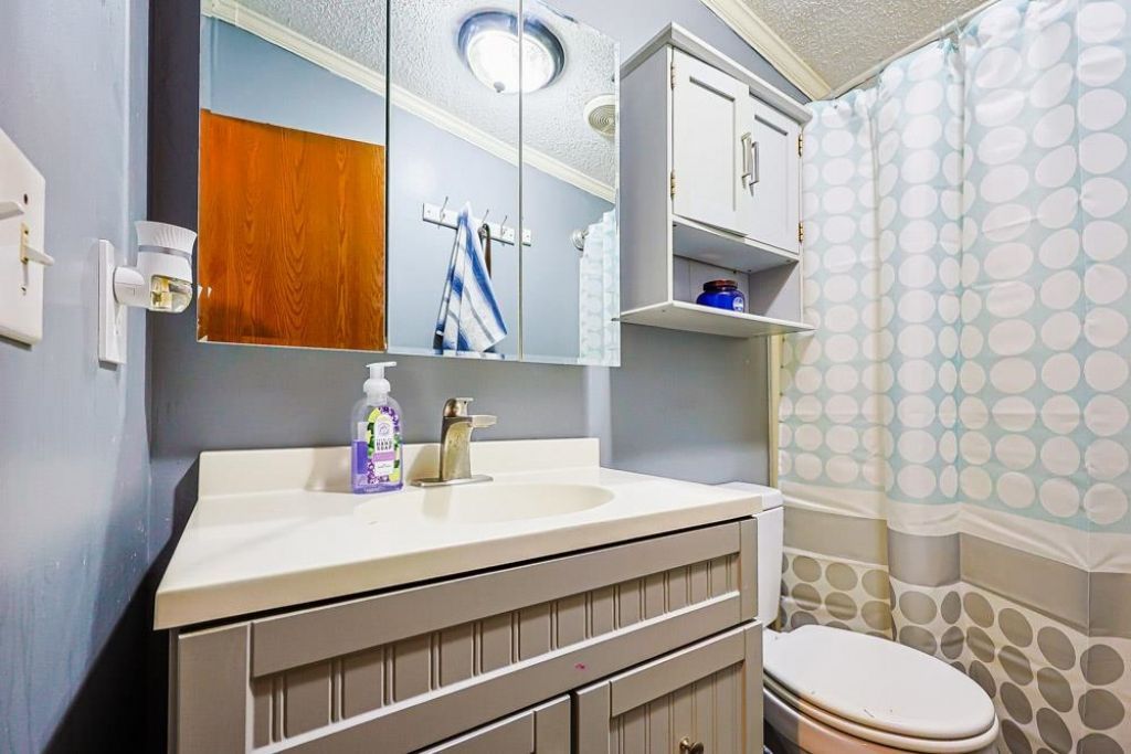 104 Persivant Dr. Photo 18