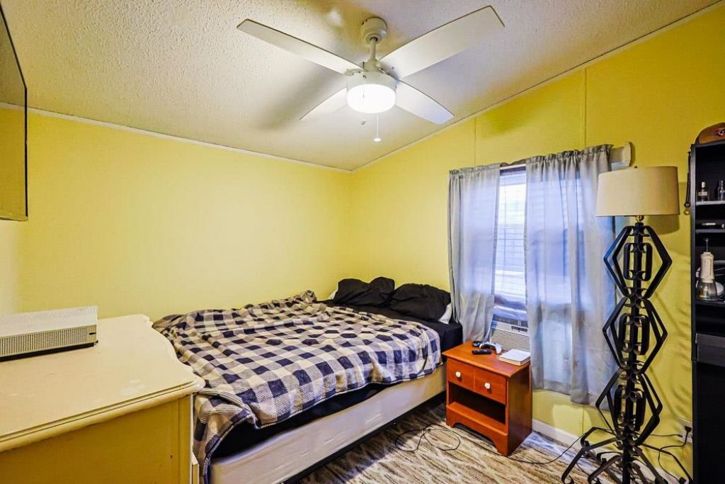 104 Persivant Dr. Photo 19