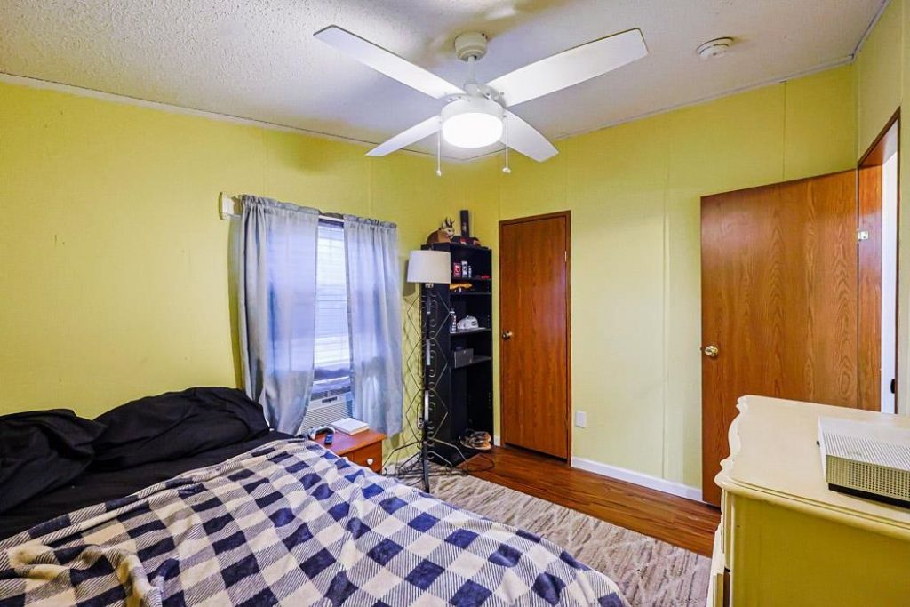 104 Persivant Dr. Photo 20