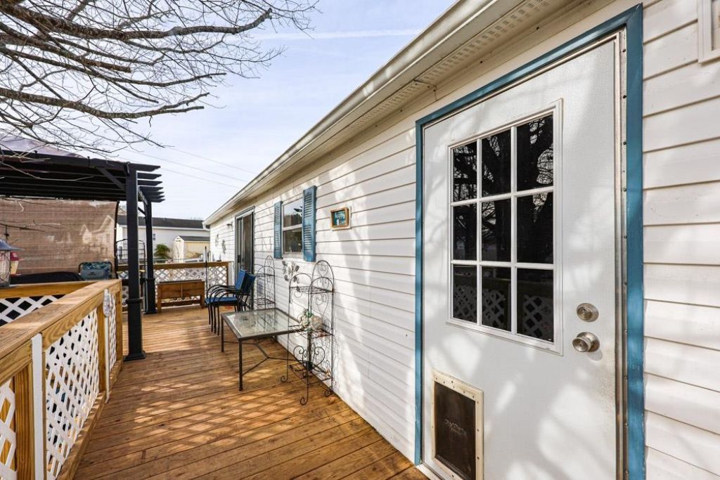 104 Persivant Dr. Photo 23