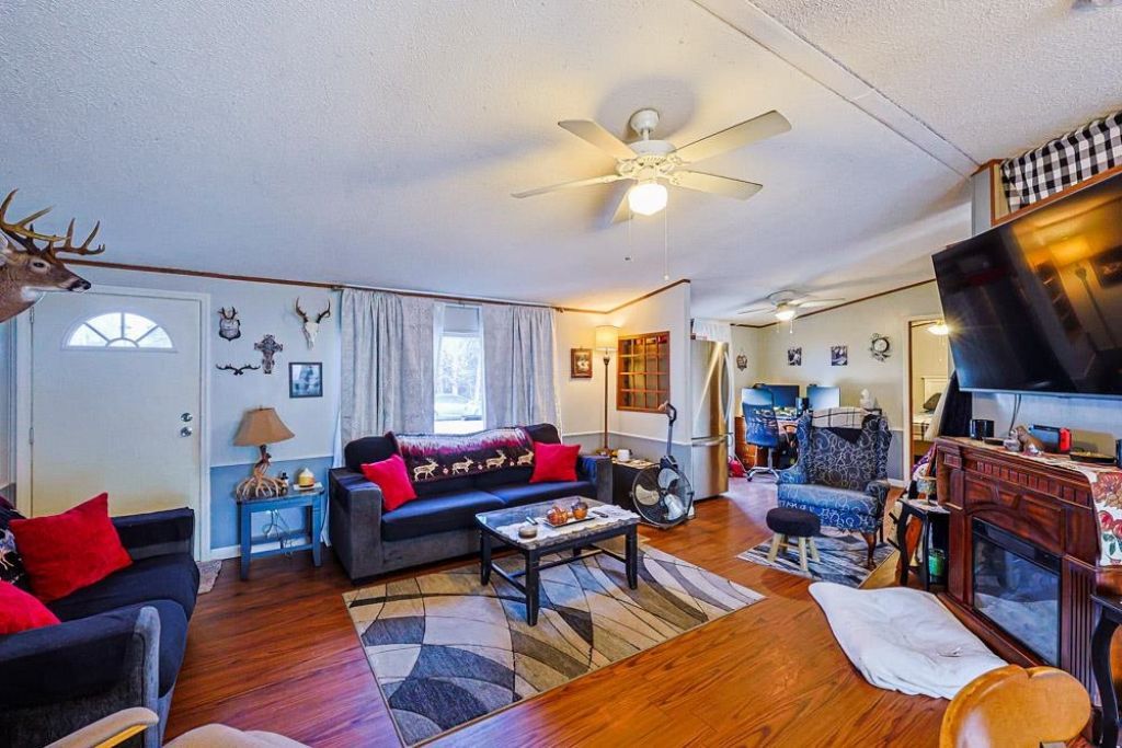 104 Persivant Dr. Photo 4