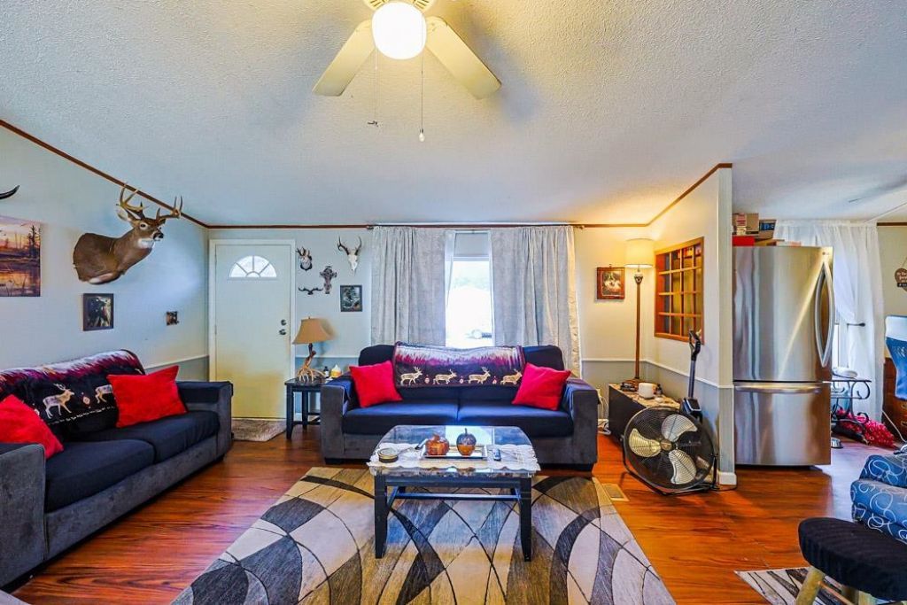 104 Persivant Dr. Photo 5