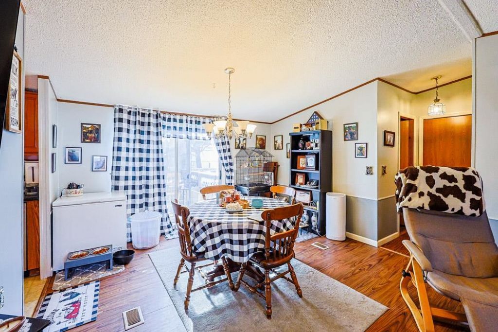 104 Persivant Dr. Photo 6