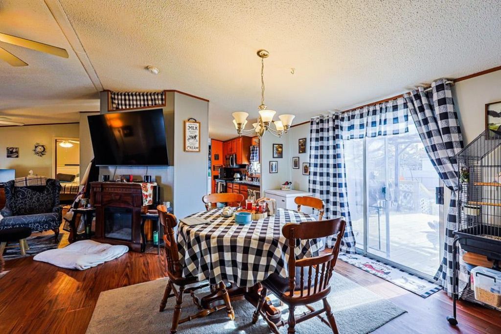 104 Persivant Dr. Photo 7