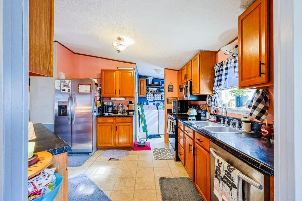 104 Persivant Dr. Photo 8