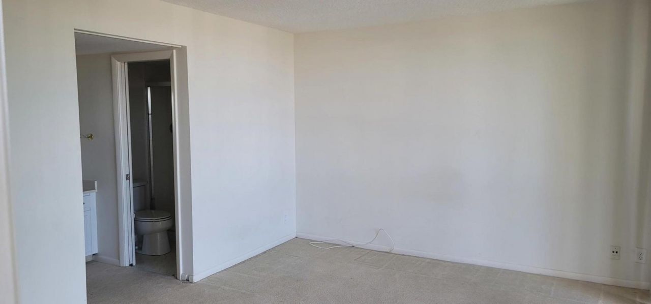 2425 Presidential Way, Unit 402, West Palm Beach, FL 33401 Photo