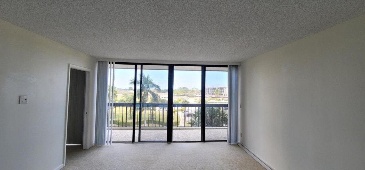 2425 Presidential Way, Unit 402, West Palm Beach, FL 33401 Photo