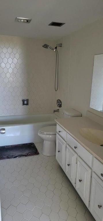 2425 Presidential Way, Unit 402, West Palm Beach, FL 33401 Photo