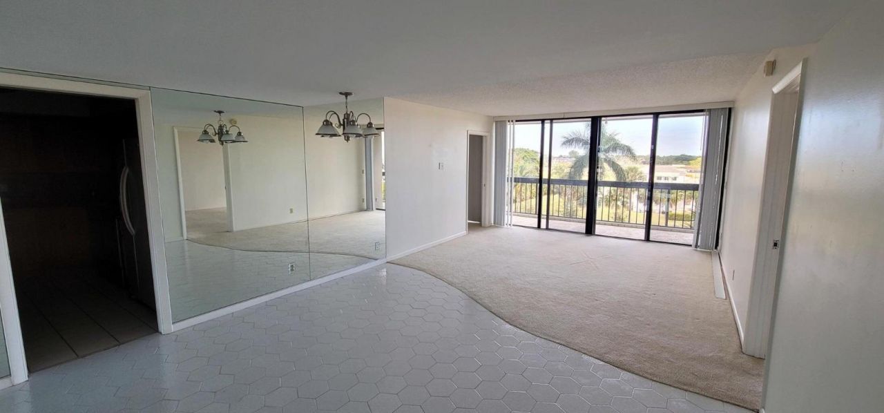 2425 Presidential Way, Unit 402, West Palm Beach, FL 33401 Photo