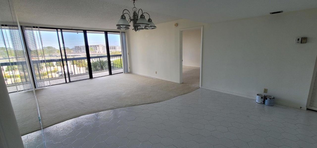 2425 Presidential Way, Unit 402, West Palm Beach, FL 33401 Photo