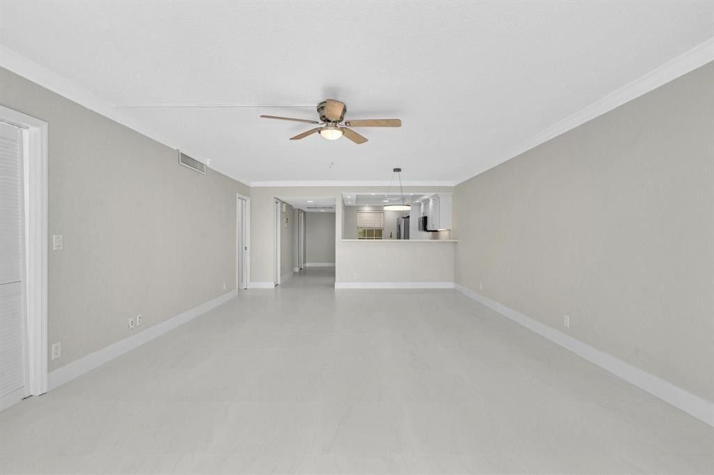 3800 Oaks Clubhouse Drive, Unit 201, Pompano Beach, FL 33069 Photo