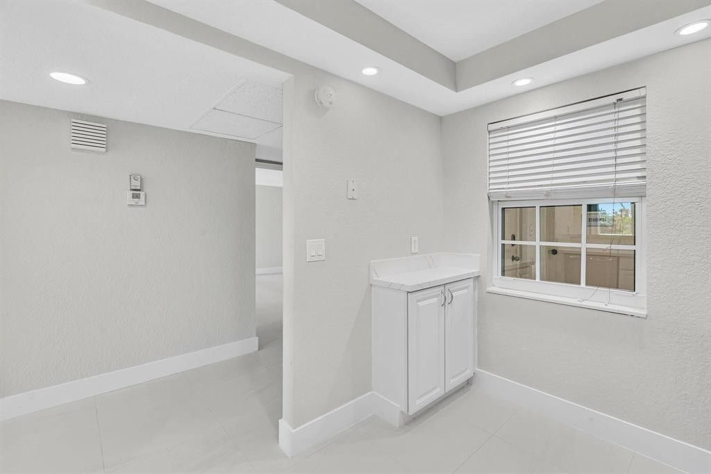 3800 Oaks Clubhouse Drive, Unit 201, Pompano Beach, FL 33069 Photo