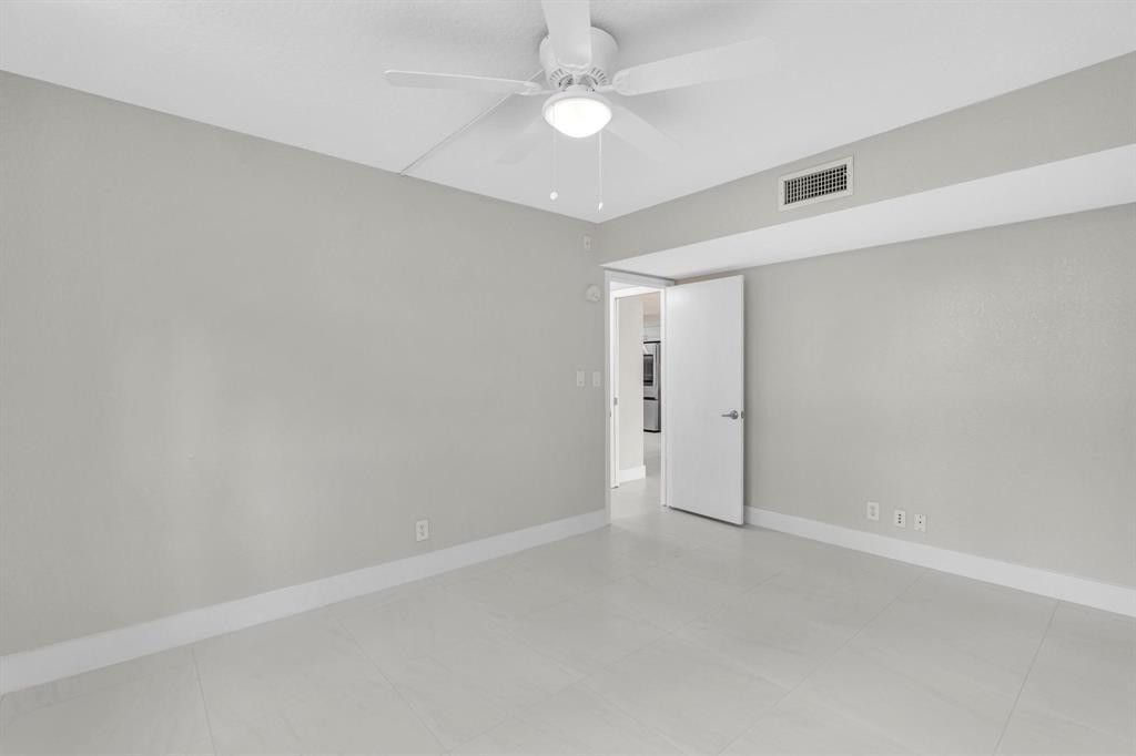 3800 Oaks Clubhouse Drive, Unit 201, Pompano Beach, FL 33069 Photo