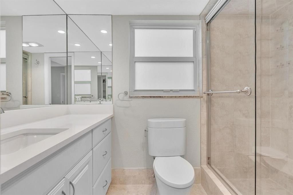 3800 Oaks Clubhouse Drive, Unit 201, Pompano Beach, FL 33069 Photo