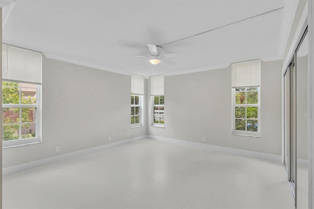 3800 Oaks Clubhouse Drive, Unit 201, Pompano Beach, FL 33069 Photo