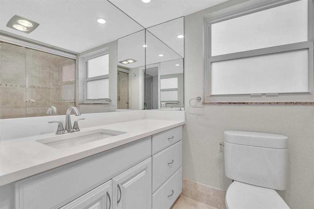 3800 Oaks Clubhouse Drive, Unit 201, Pompano Beach, FL 33069 Photo