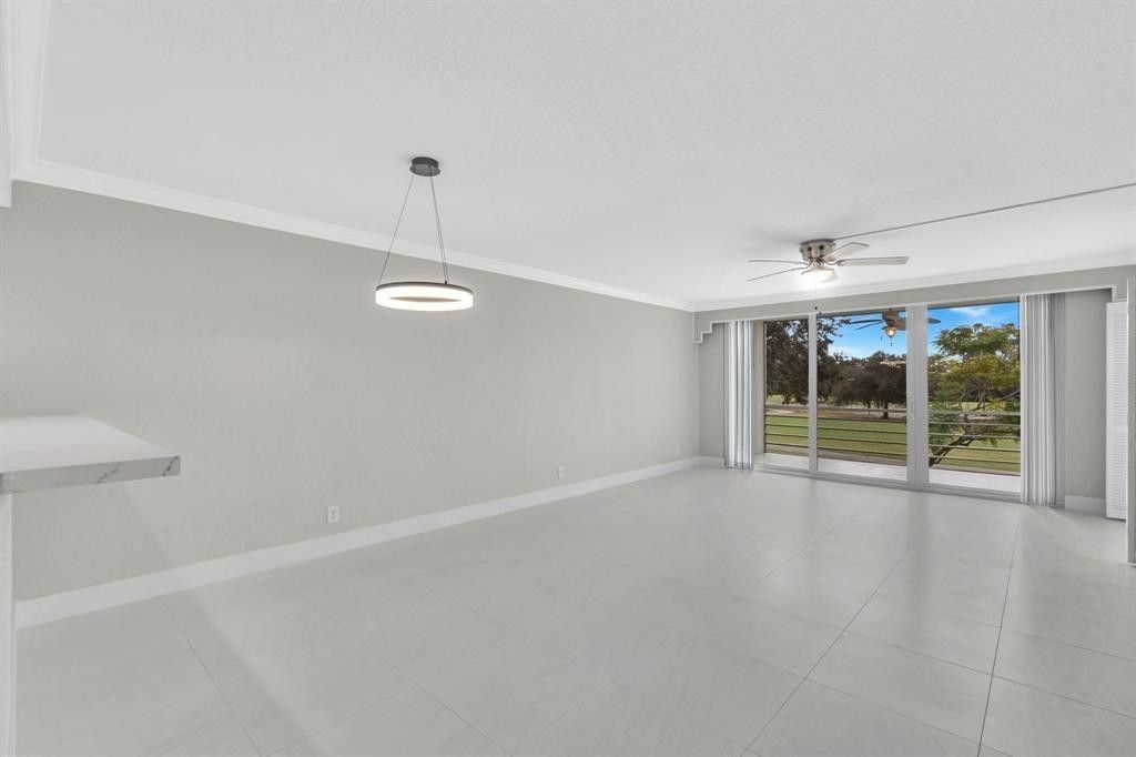 3800 Oaks Clubhouse Drive, Unit 201, Pompano Beach, FL 33069 Photo