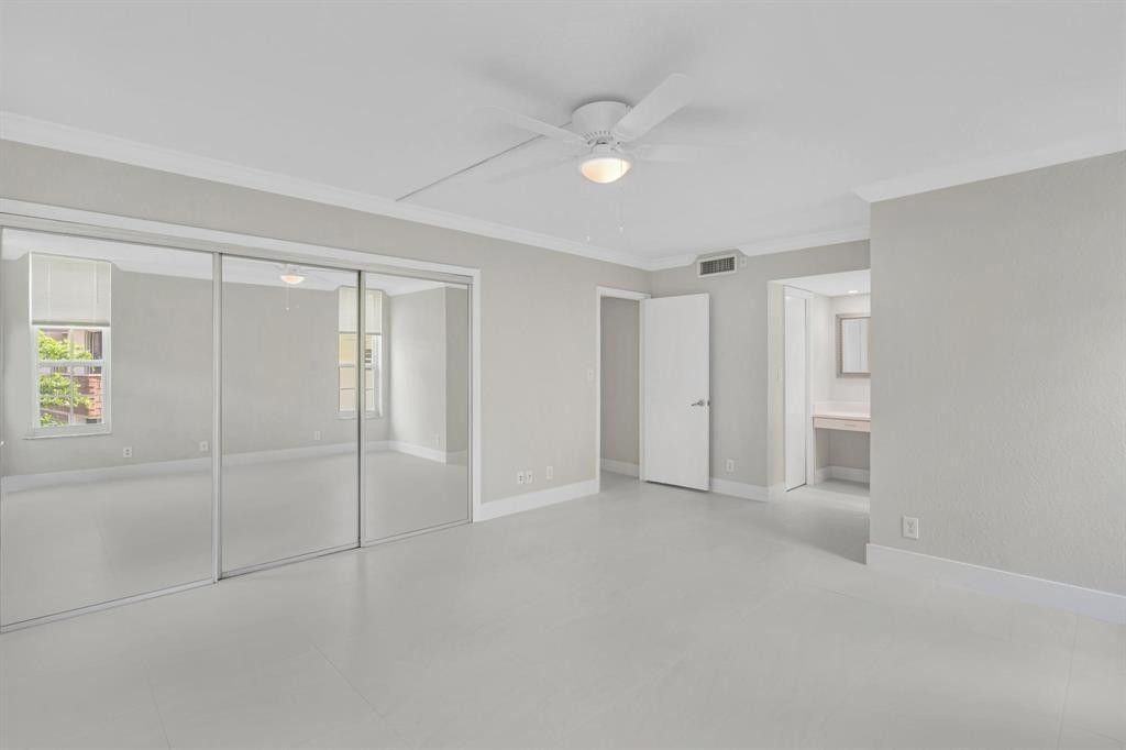 3800 Oaks Clubhouse Drive, Unit 201, Pompano Beach, FL 33069 Photo