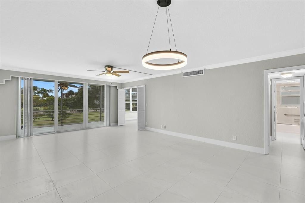 3800 Oaks Clubhouse Drive, Unit 201, Pompano Beach, FL 33069 Photo