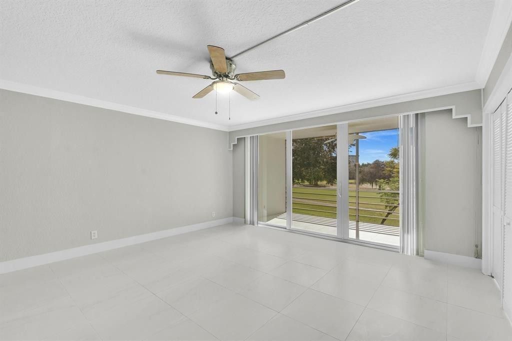 3800 Oaks Clubhouse Drive, Unit 201, Pompano Beach, FL 33069 Photo