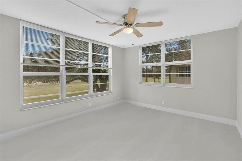 3800 Oaks Clubhouse Drive, Unit 201, Pompano Beach, FL 33069 Photo