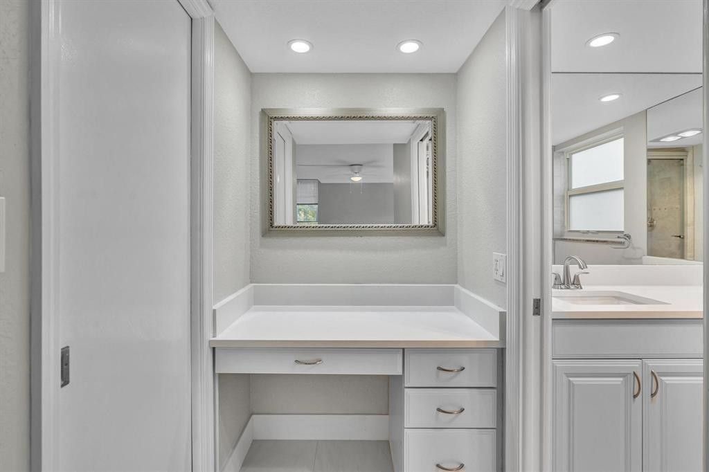 3800 Oaks Clubhouse Drive, Unit 201, Pompano Beach, FL 33069 Photo