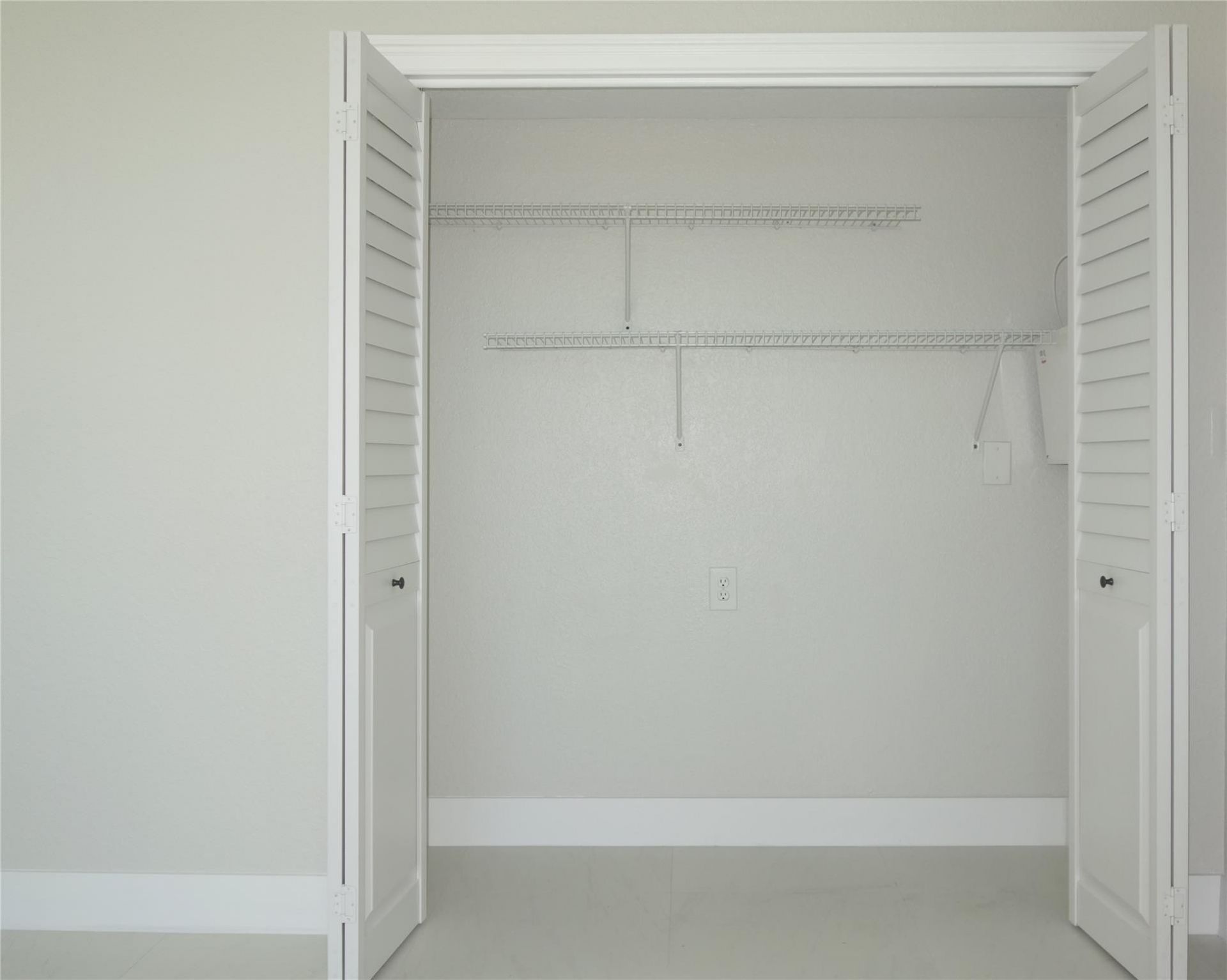 3800 Oaks Clubhouse Drive, Unit 201, Pompano Beach, FL 33069 Photo