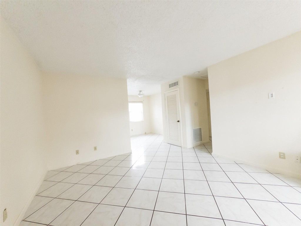 5870 NW 16th Place, Sunrise, FL 33313 Photo