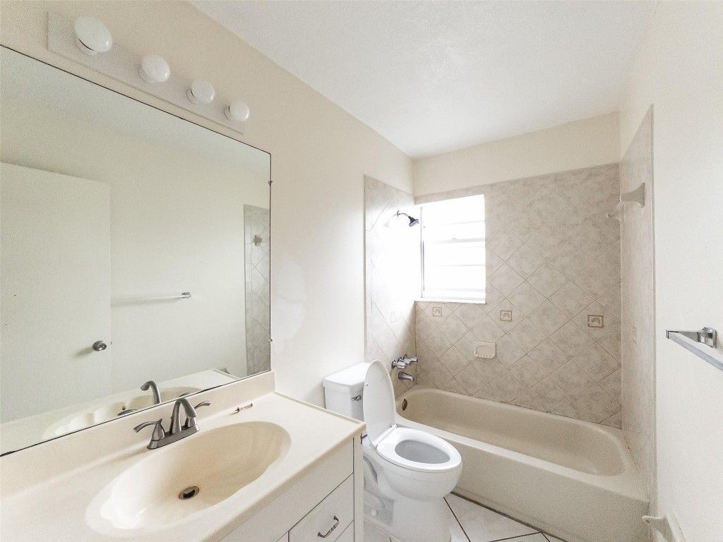 5870 NW 16th Place, Sunrise, FL 33313 Photo