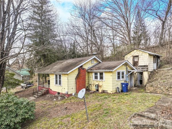 75 Travis Street, Clyde, NC 28721