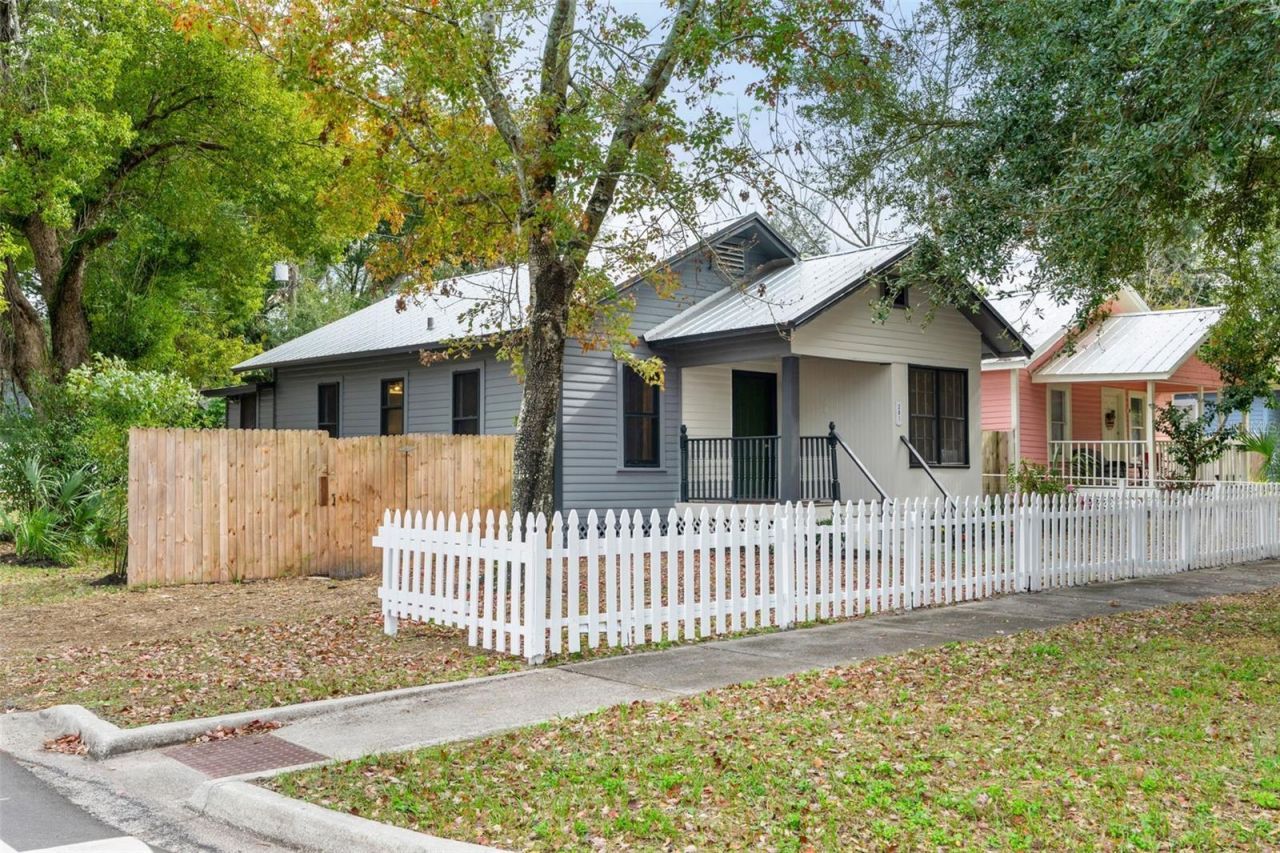 201 S Holly Avenue, Sanford, FL 32771 Main Photo