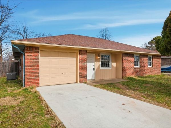 2309 W Meadow Lane , Rogers, AR 72756