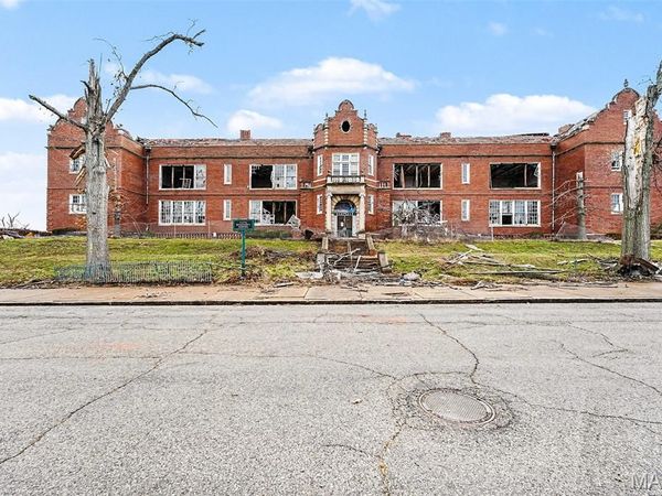 2616 Cora Avenue, St Louis, MO 63113